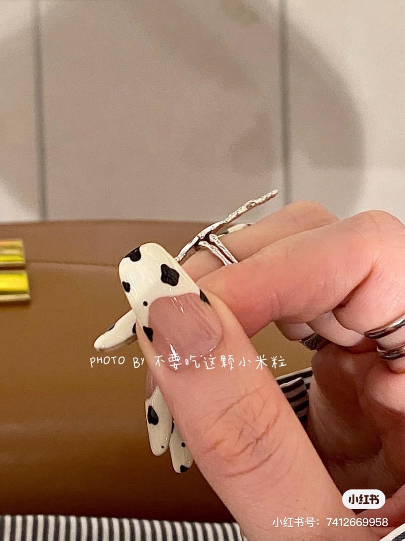 Mẫu nail sơn French đầu móng trắng
