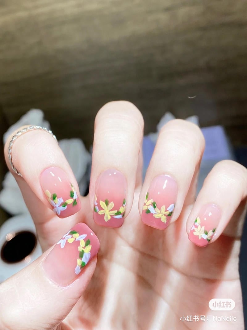 Mẫu nail sơn French đầu móng trắng