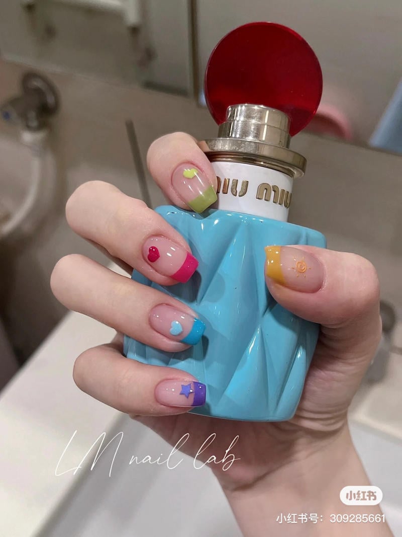 Mẫu nail sơn French đầu móng trắng