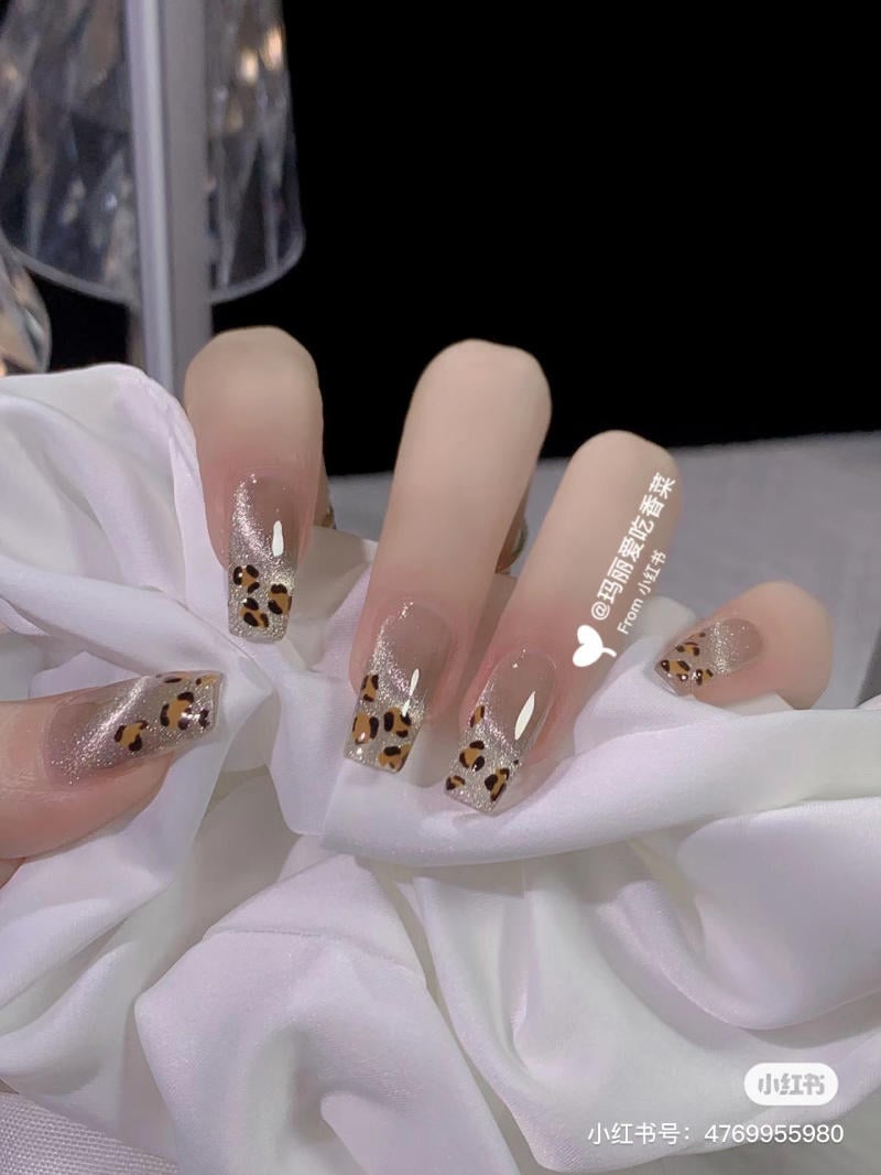 Mẫu nail sơn French đầu móng trắng