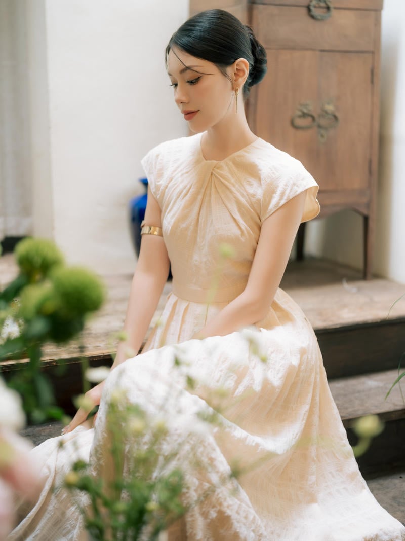 Thiết Kế Eo Empire (Đầm/Áo Nâng Eo Cao)