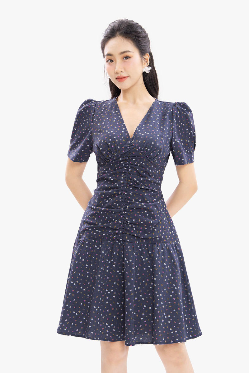 Trang Phục Màu Tối Hoặc Họa Tiết Nhỏ Toàn Thân