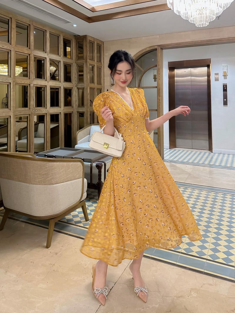 Áo/Váy Cổ Tim (Sweetheart Neckline)