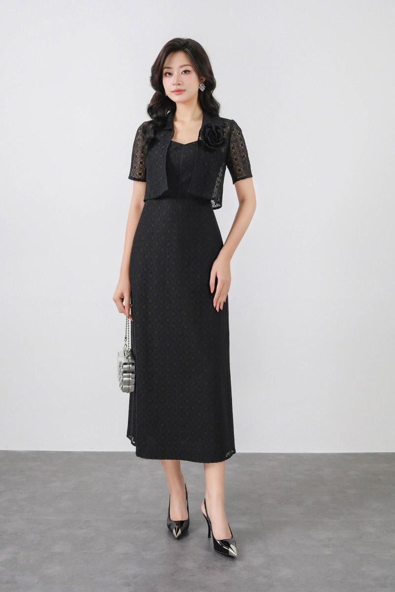 Trang Phục Màu Tối Hoặc Họa Tiết Nhỏ Toàn Thân