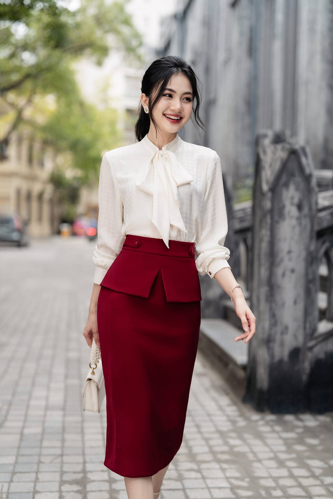 Áo sơ mi lụa đính nơ