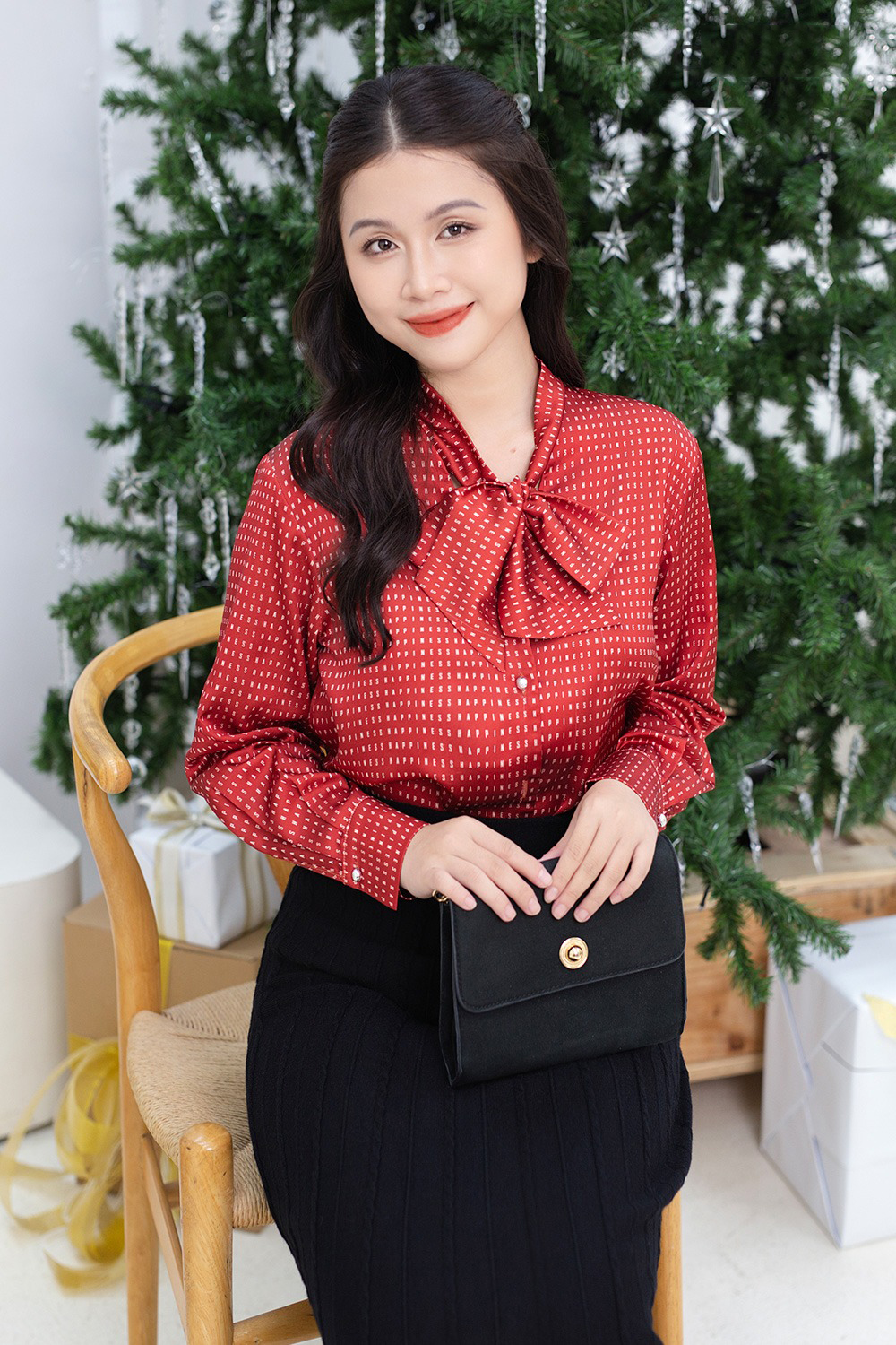 Áo sơ mi màu sắc tươi sáng đính nơ