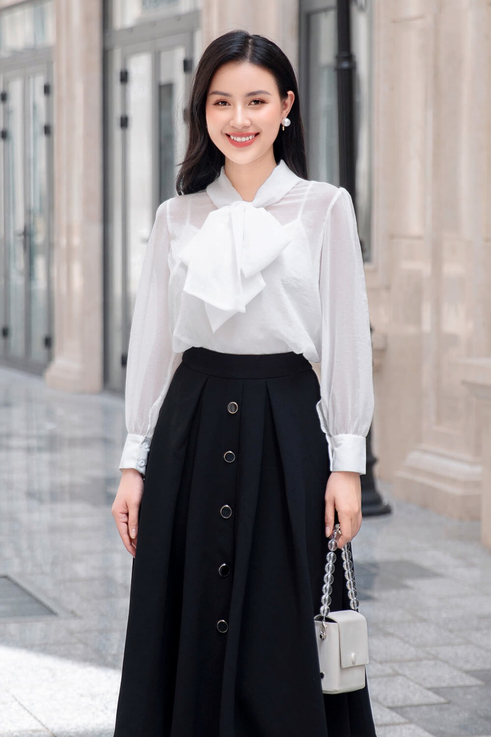 Áo sơ mi trắng đính nơ
