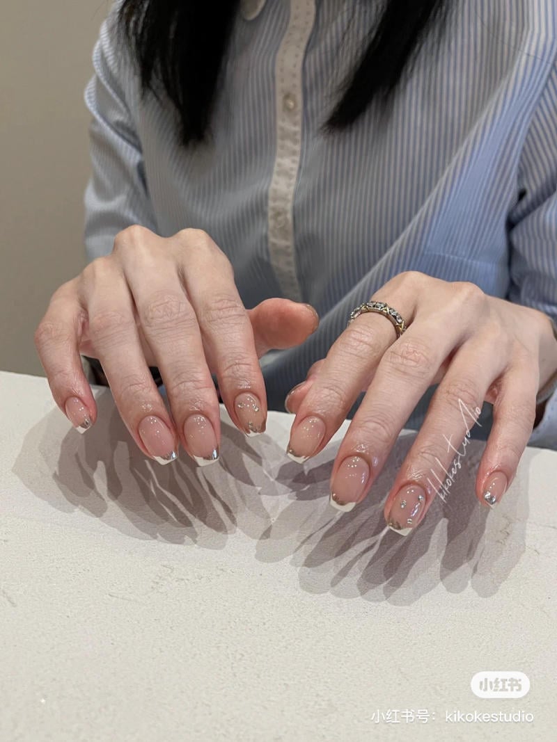 mẫu nail móng ngắn thanh lịch