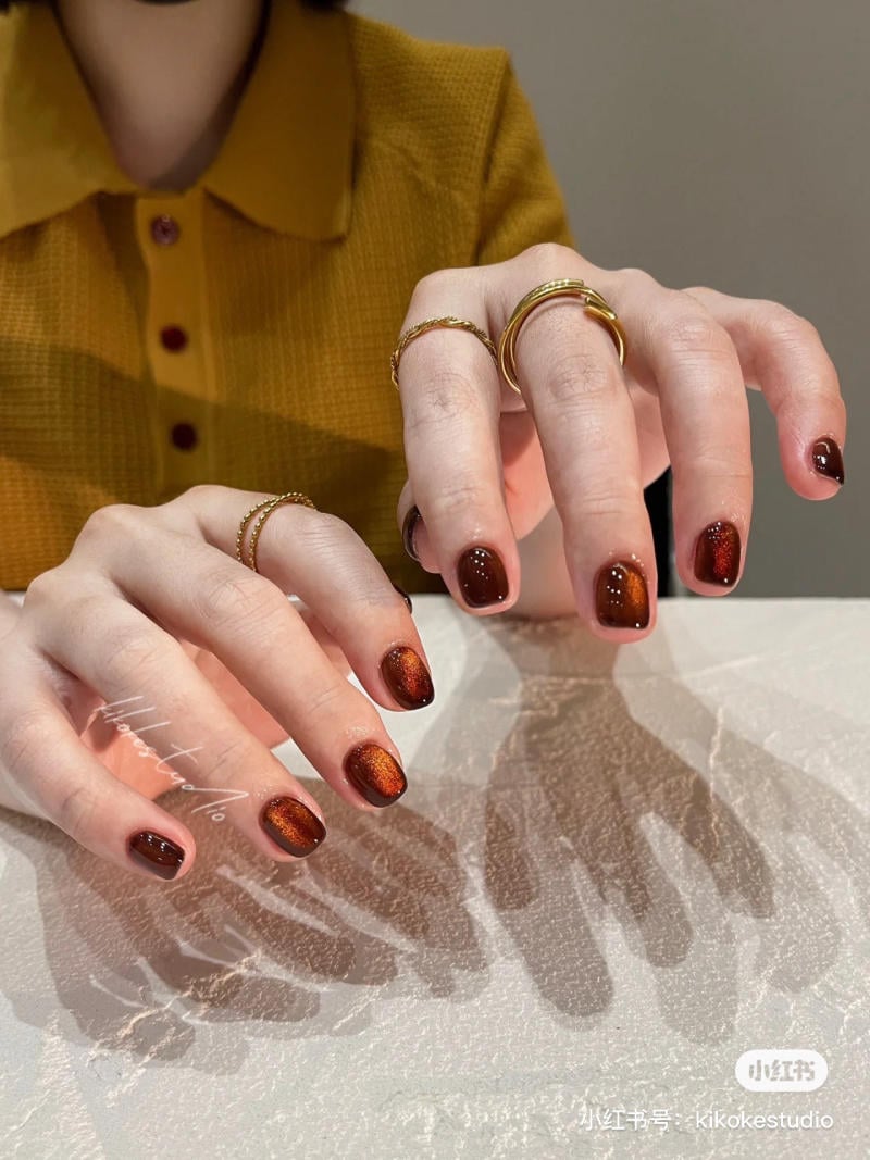 mẫu nail đôi mắt mèo rất đẹp mang đến móng ngắn