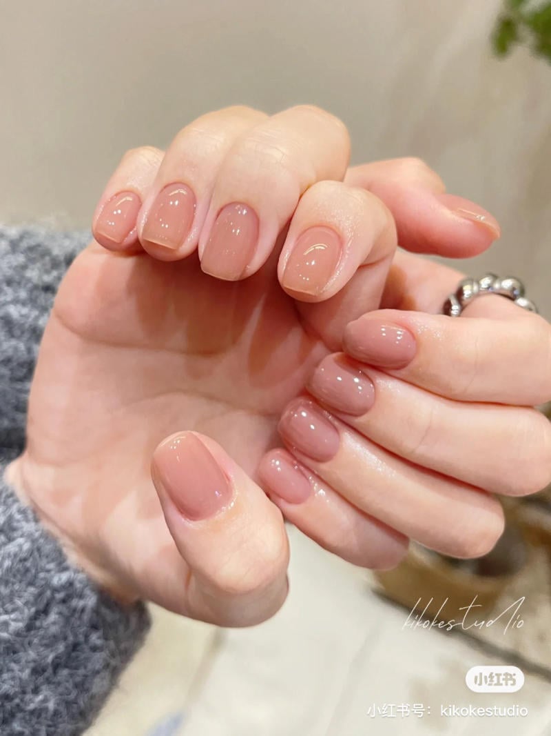 mẫu nail đơn giản và giản dị mang đến móng ngắn
