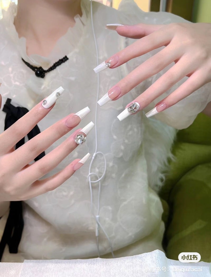 nail trắng