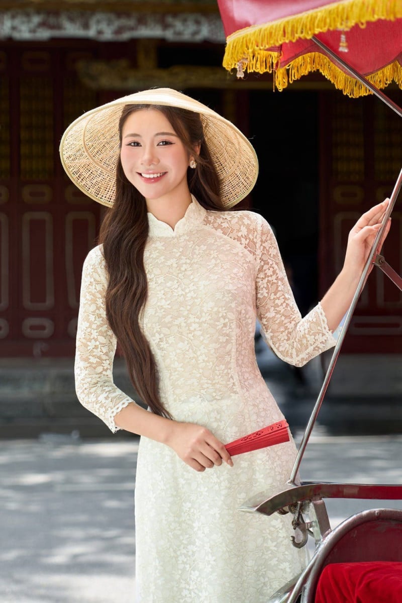 tạo dáng chụp ảnh áo dài