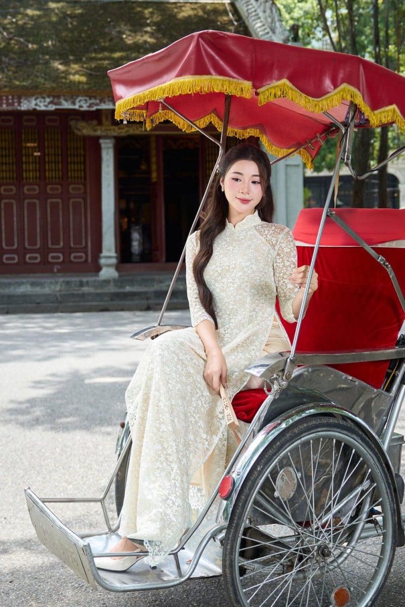 tạo dáng chụp ảnh áo dài