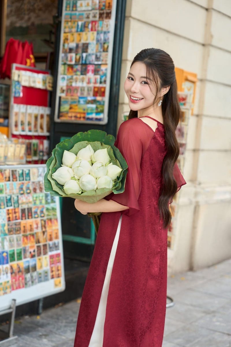 tạo dáng chụp ảnh áo dài