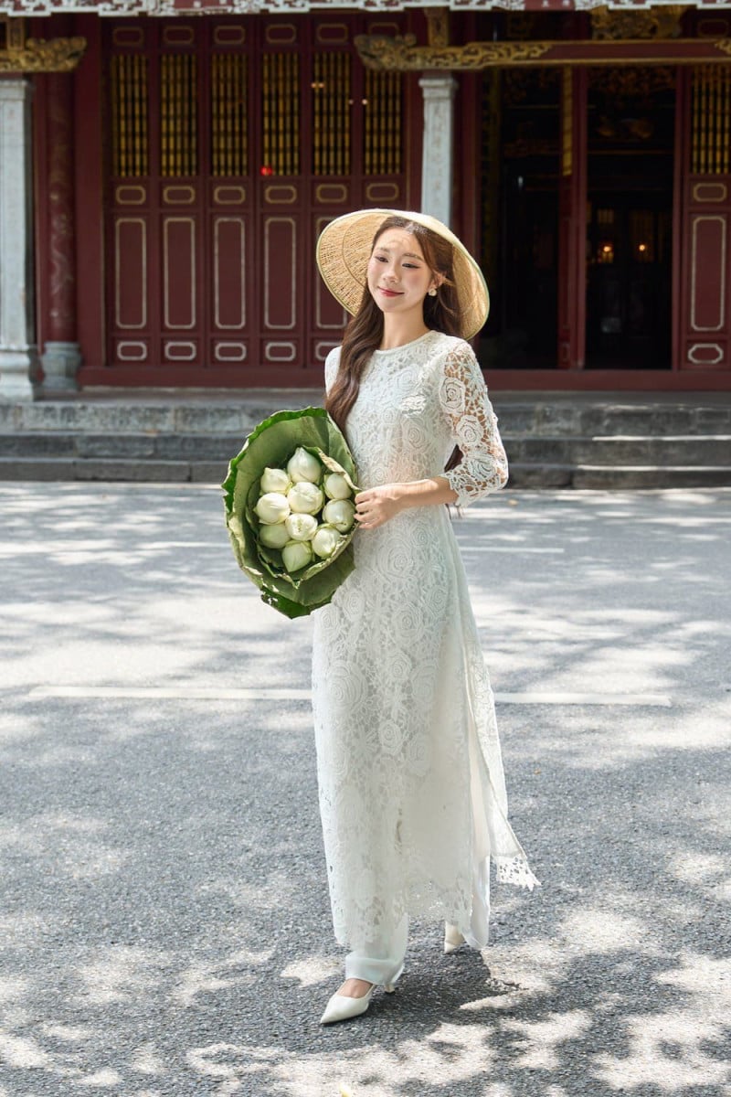 tạo dáng chụp ảnh áo dài