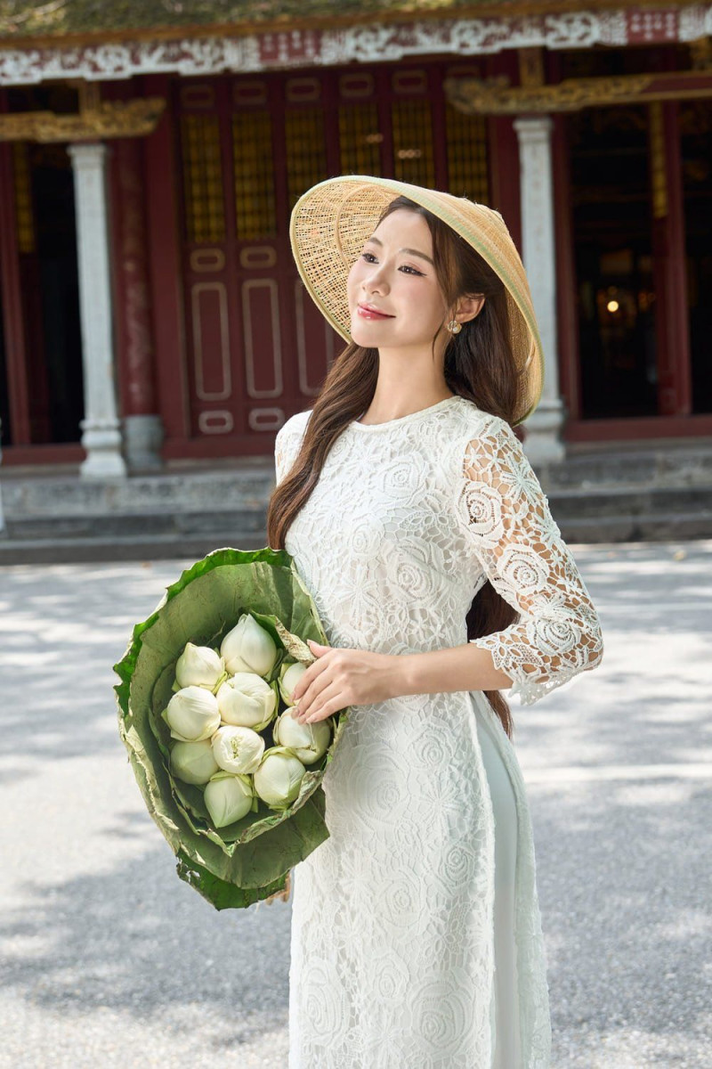 tạo dáng chụp ảnh áo dài