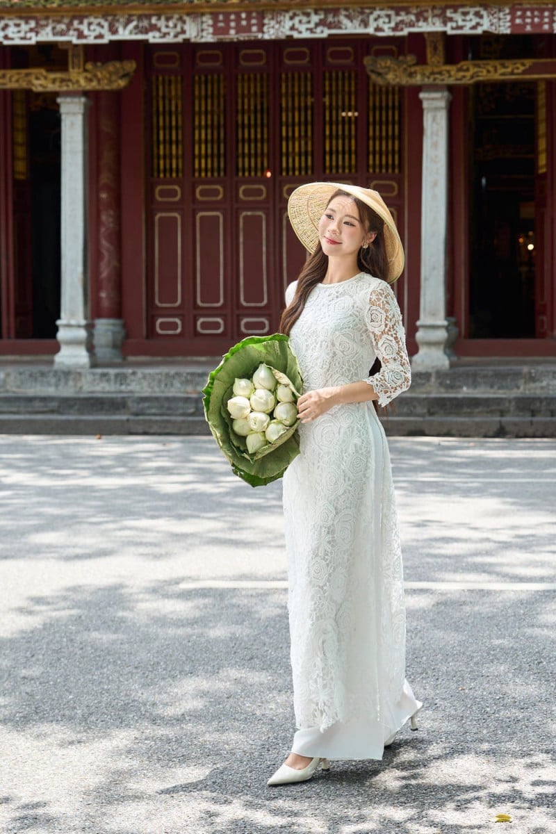 tạo dáng chụp ảnh áo dài