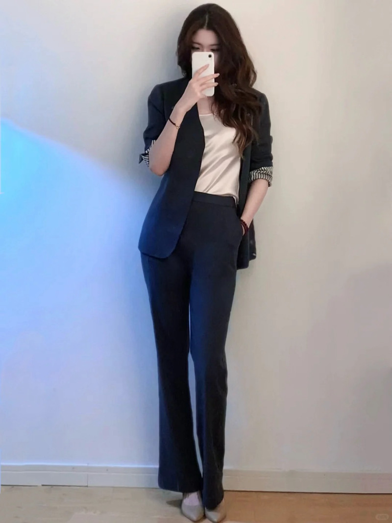 kiểu áo mặc bên trong áo vest nữ