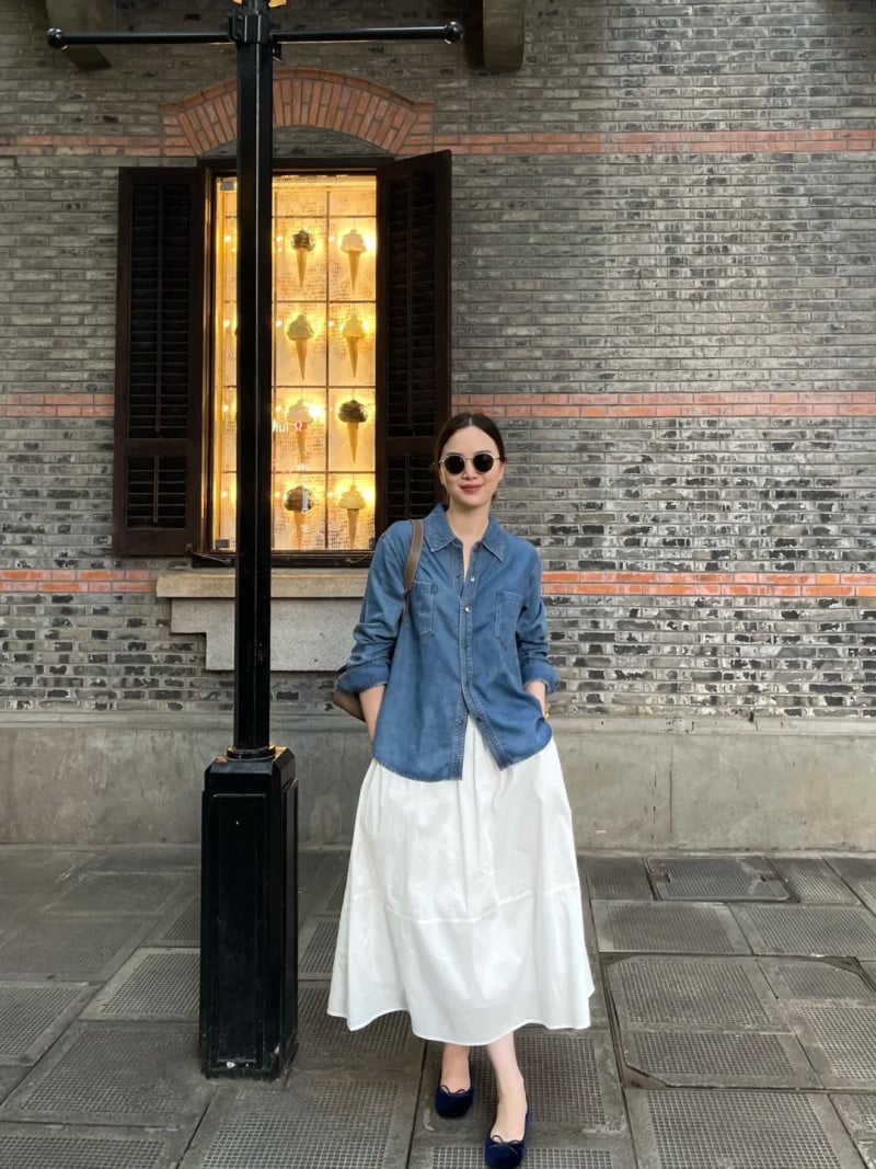 cách phối đồ với áo sơ mi jean nữ