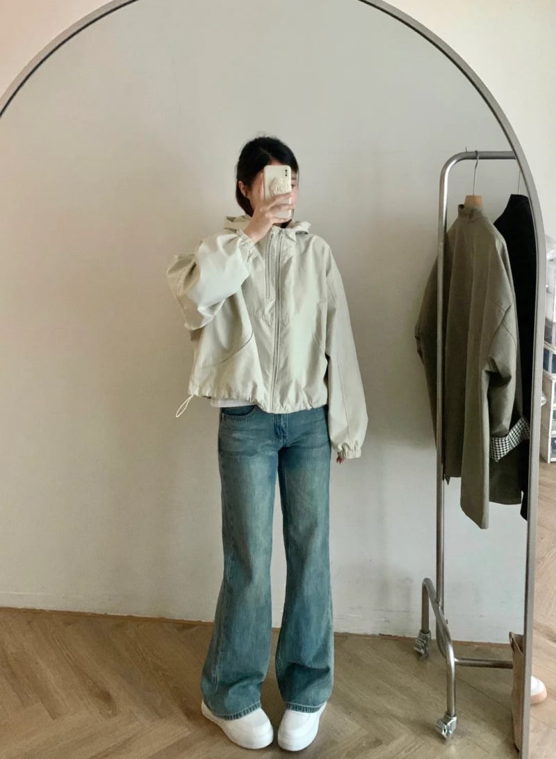 quần jean ống rộng phối với áo hoodie