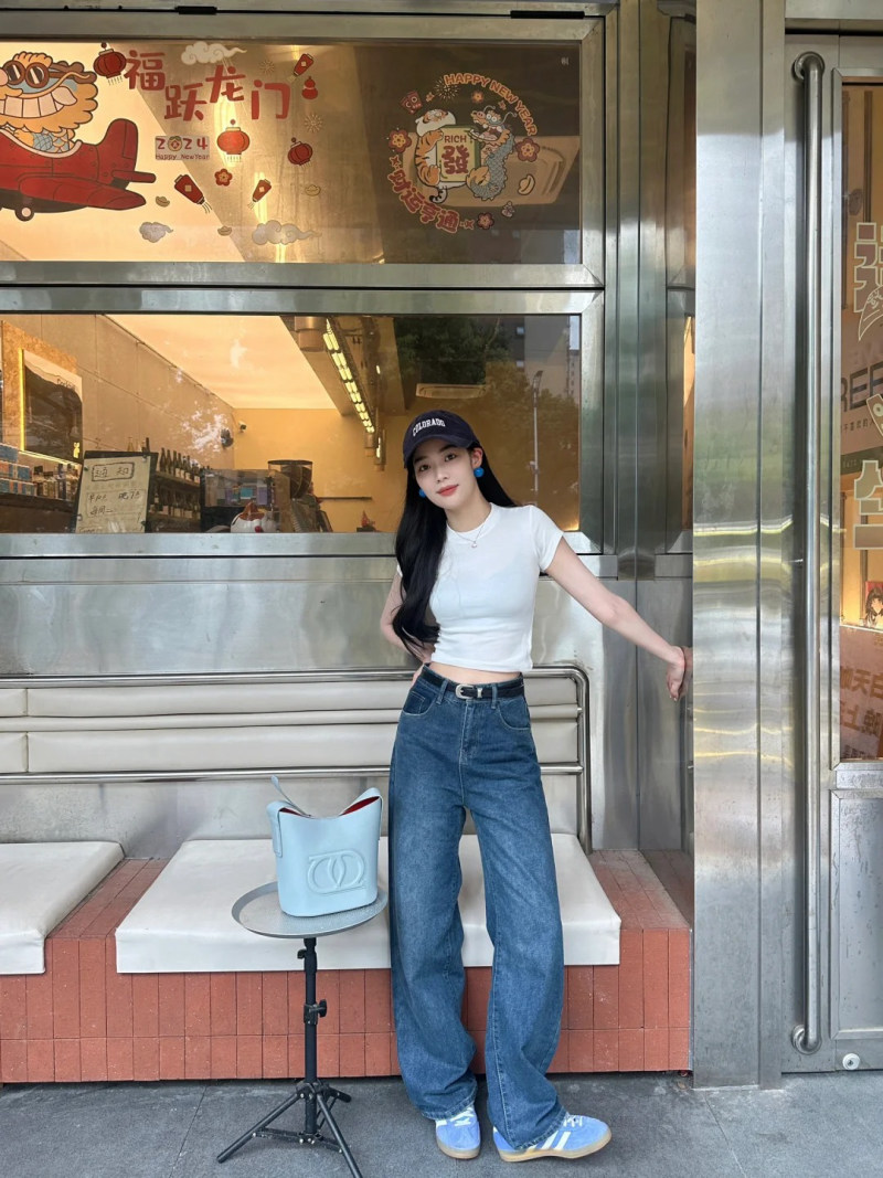 phối áo croptop với quần ống rộng
