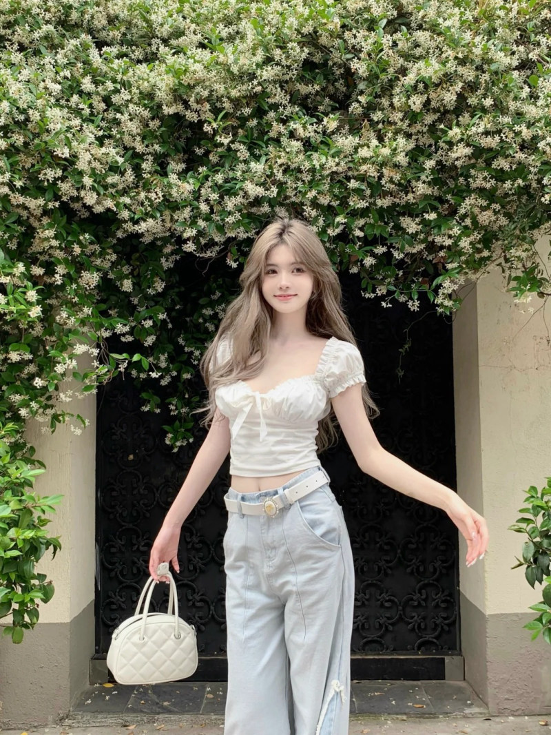 phối áo croptop với quần ống rộng