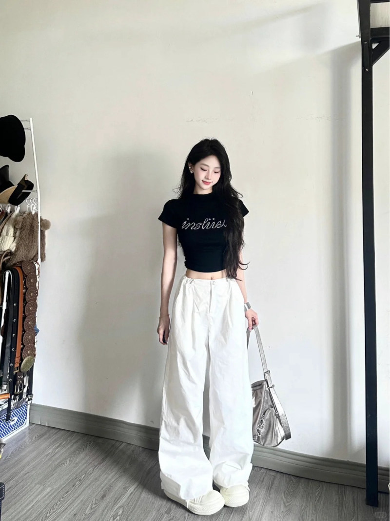 phối áo croptop với quần ống rộng