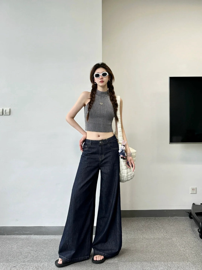 phối áo croptop với quần ống rộng
