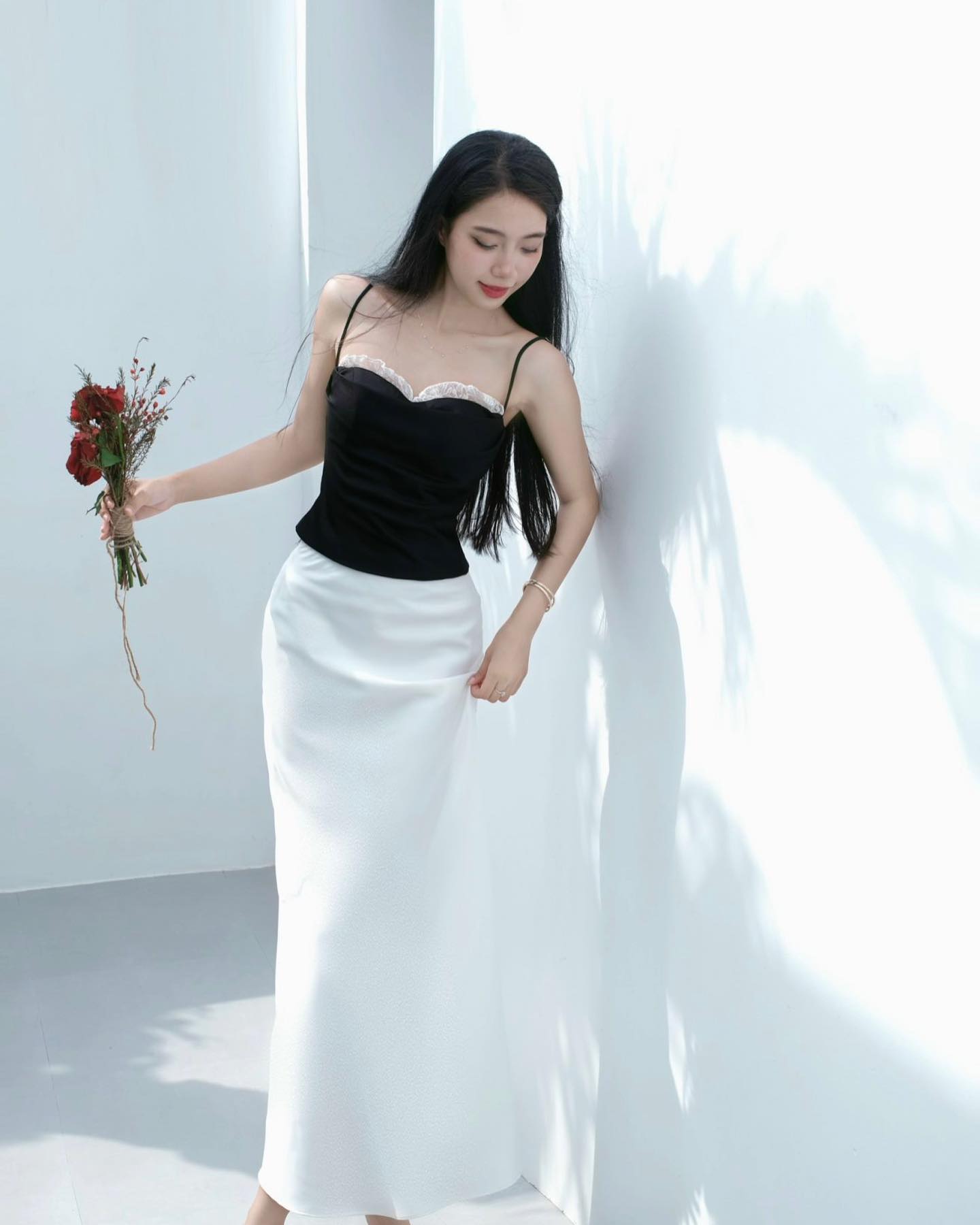 Quyến Rũ Với Chân Váy Lụa Slip Skirt