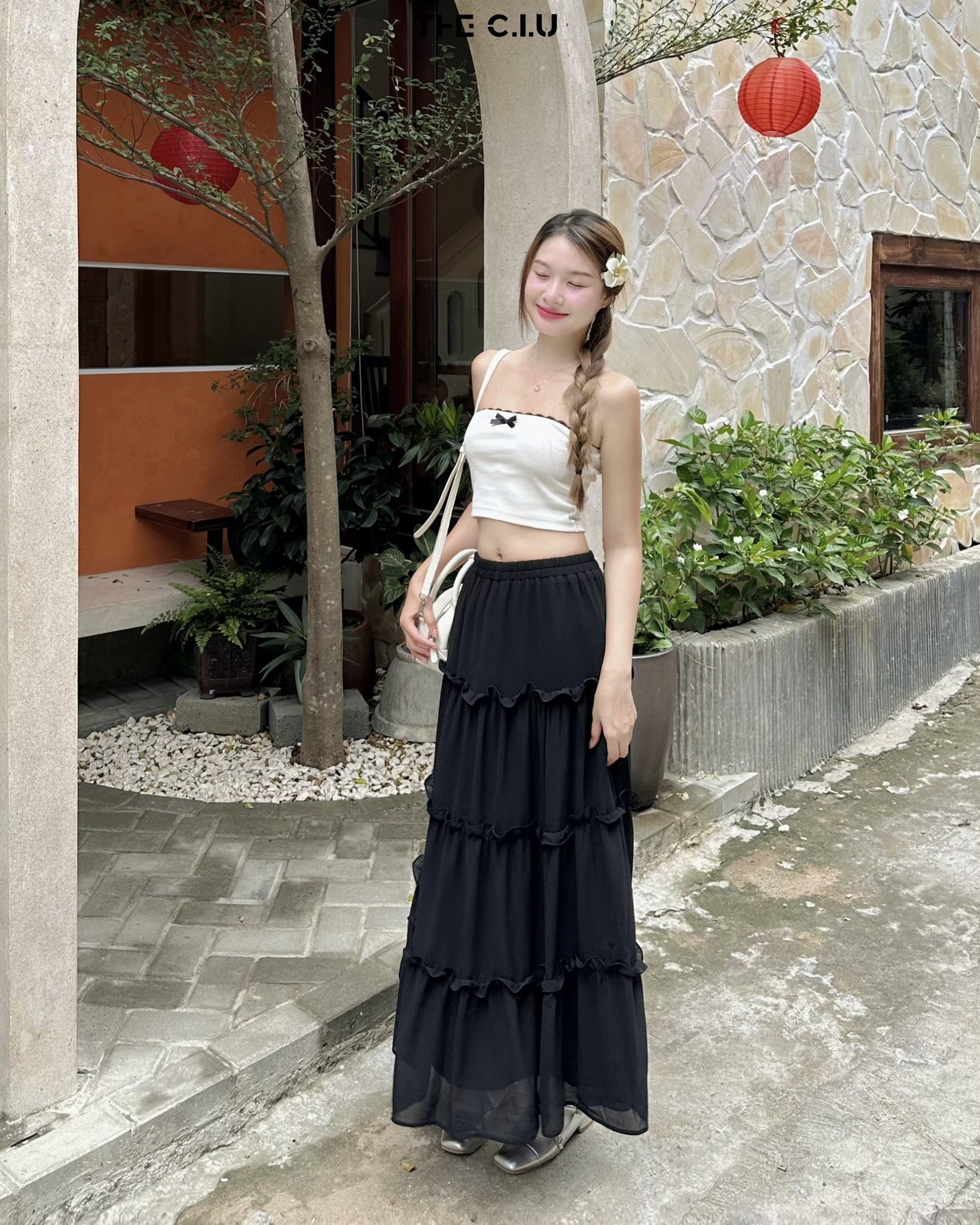 Phối Áo 2 Dây Croptop Với Chân Váy Midi Xếp Ly