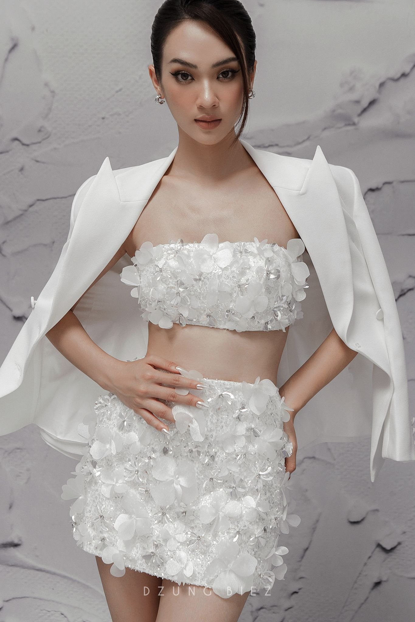 Diện Set Bộ Đồng Điệu Cùng Áo 2 Dây Croptop Bên Trong