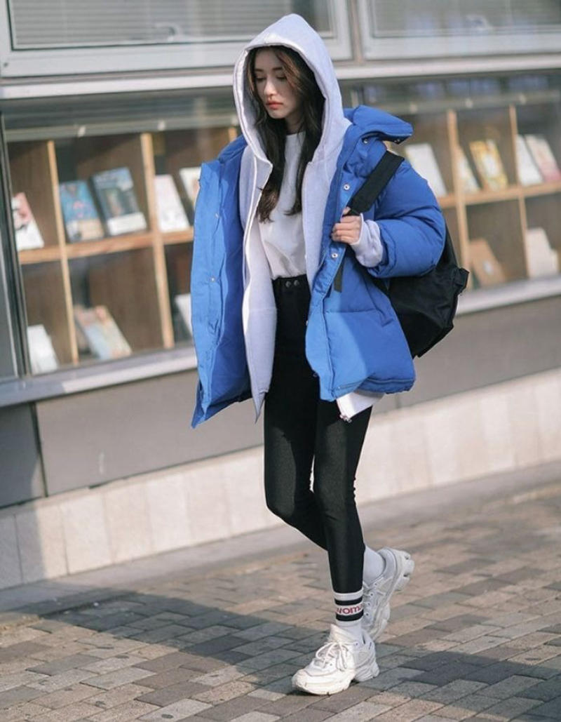 Khoác phao và áo nỉ mix skinny jean