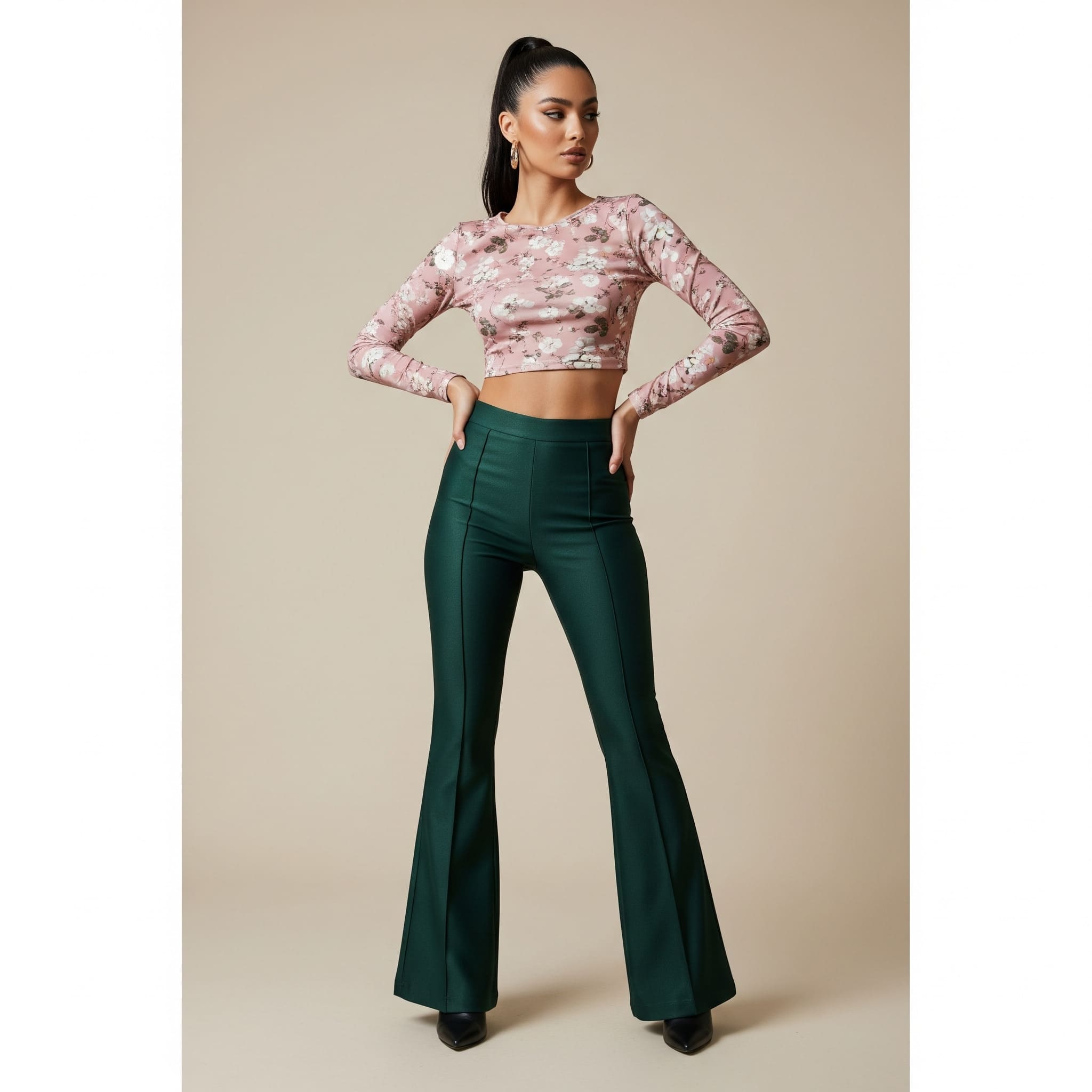 Áo croptop tay dài phối cùng Quần ống loe/loe nhẹ