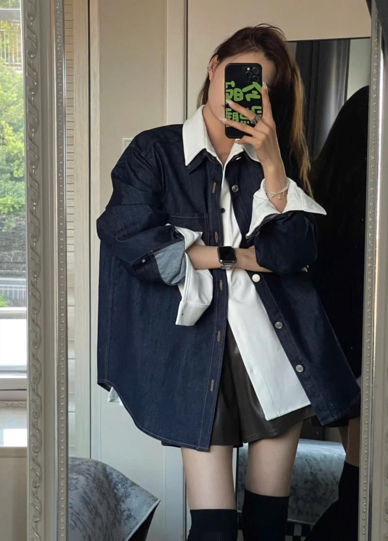 Phối áo sơ mi trắng nữ cùng áo khoác da/denim