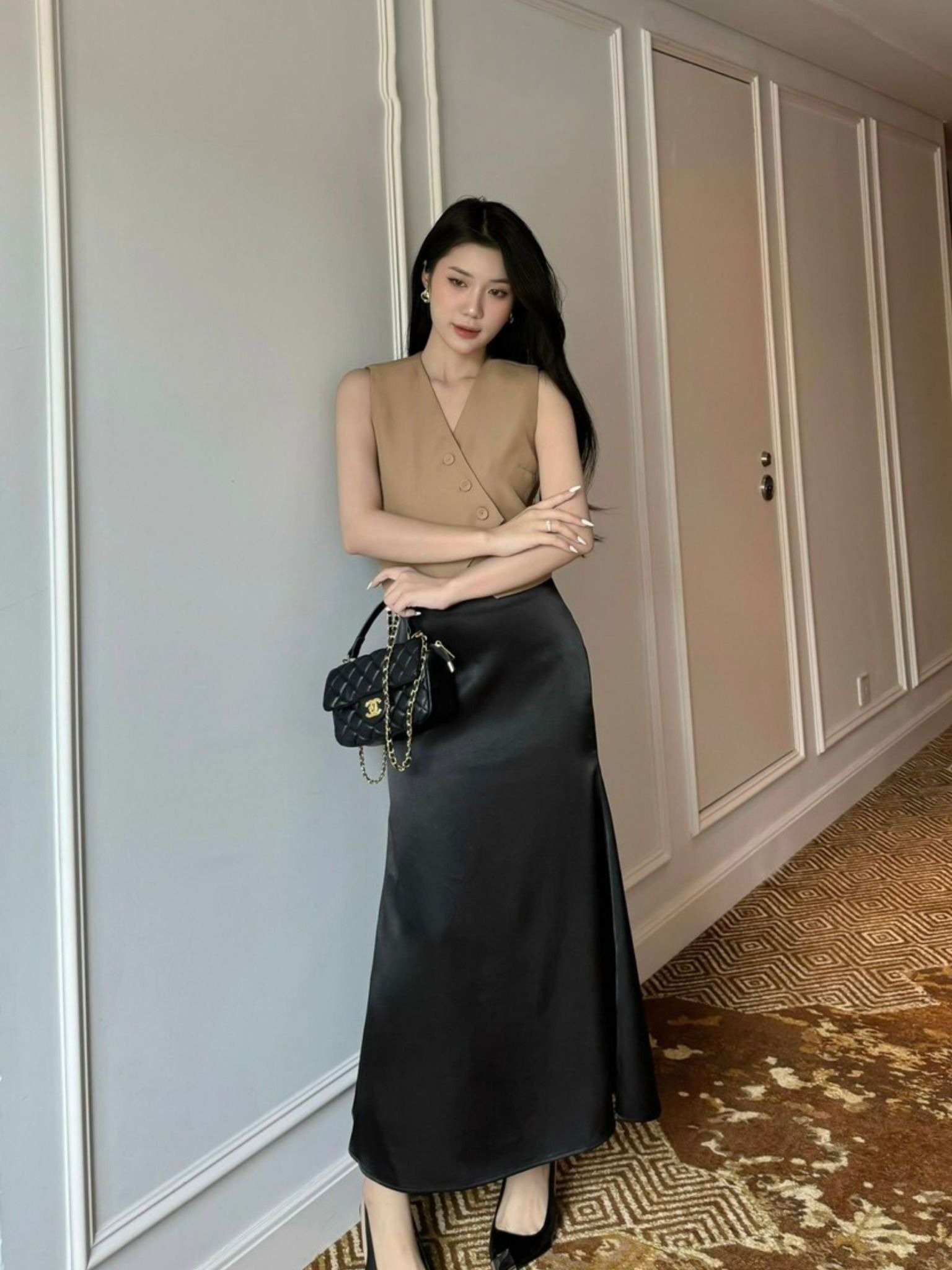 Chân váy lụa dáng đuôi cá + áo trễ vai