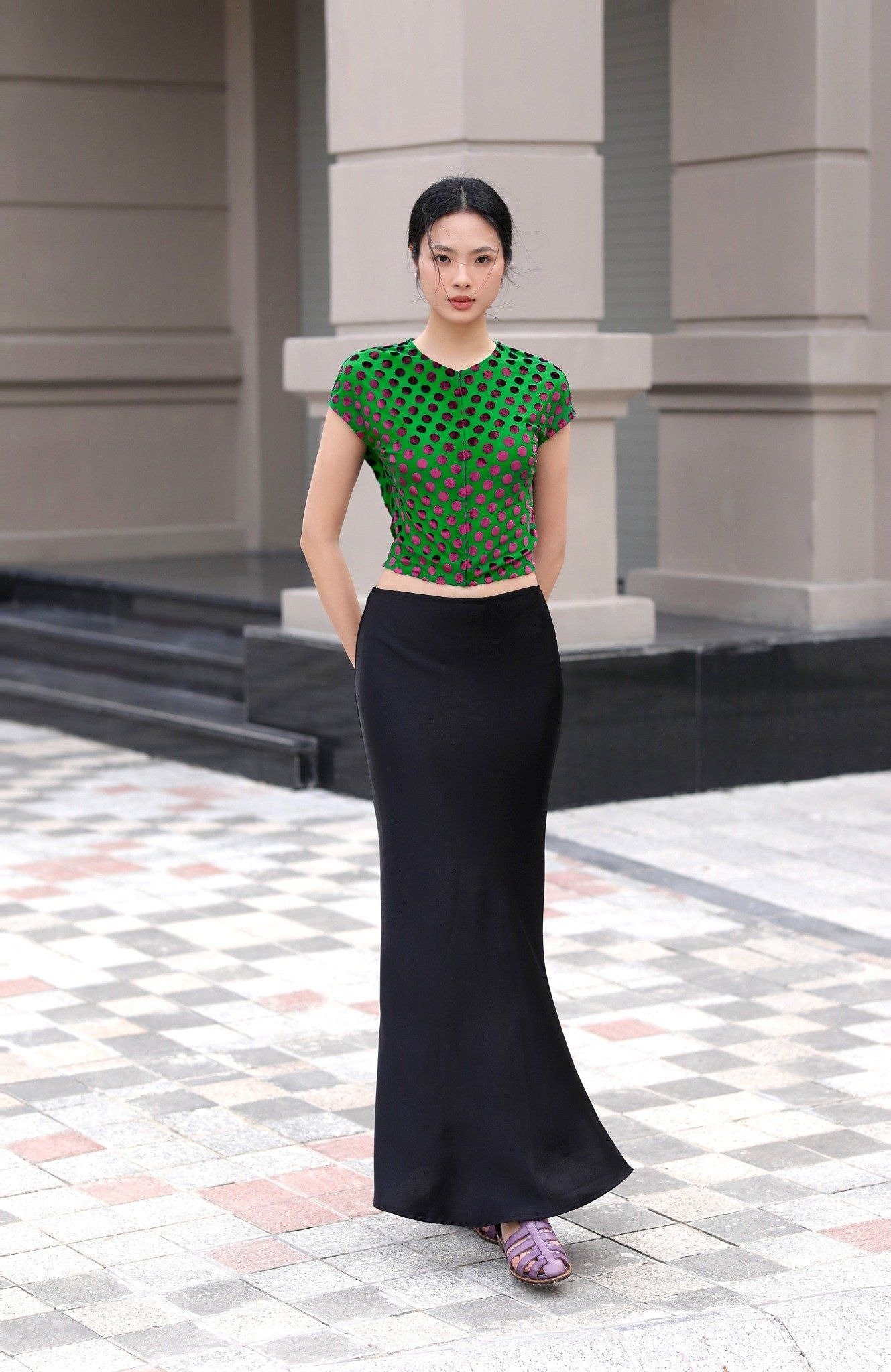 Chân váy lụa dáng maxi + áo croptop