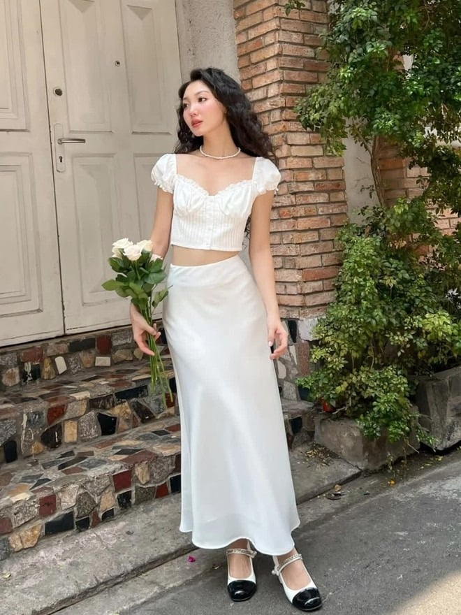 Chân váy lụa dáng suông + áo croptop tay bồng