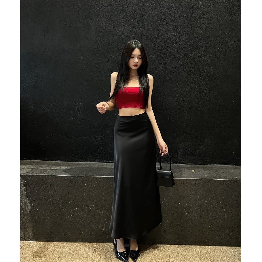 Chân váy lụa dáng suông + áo quây/croptop đỏ