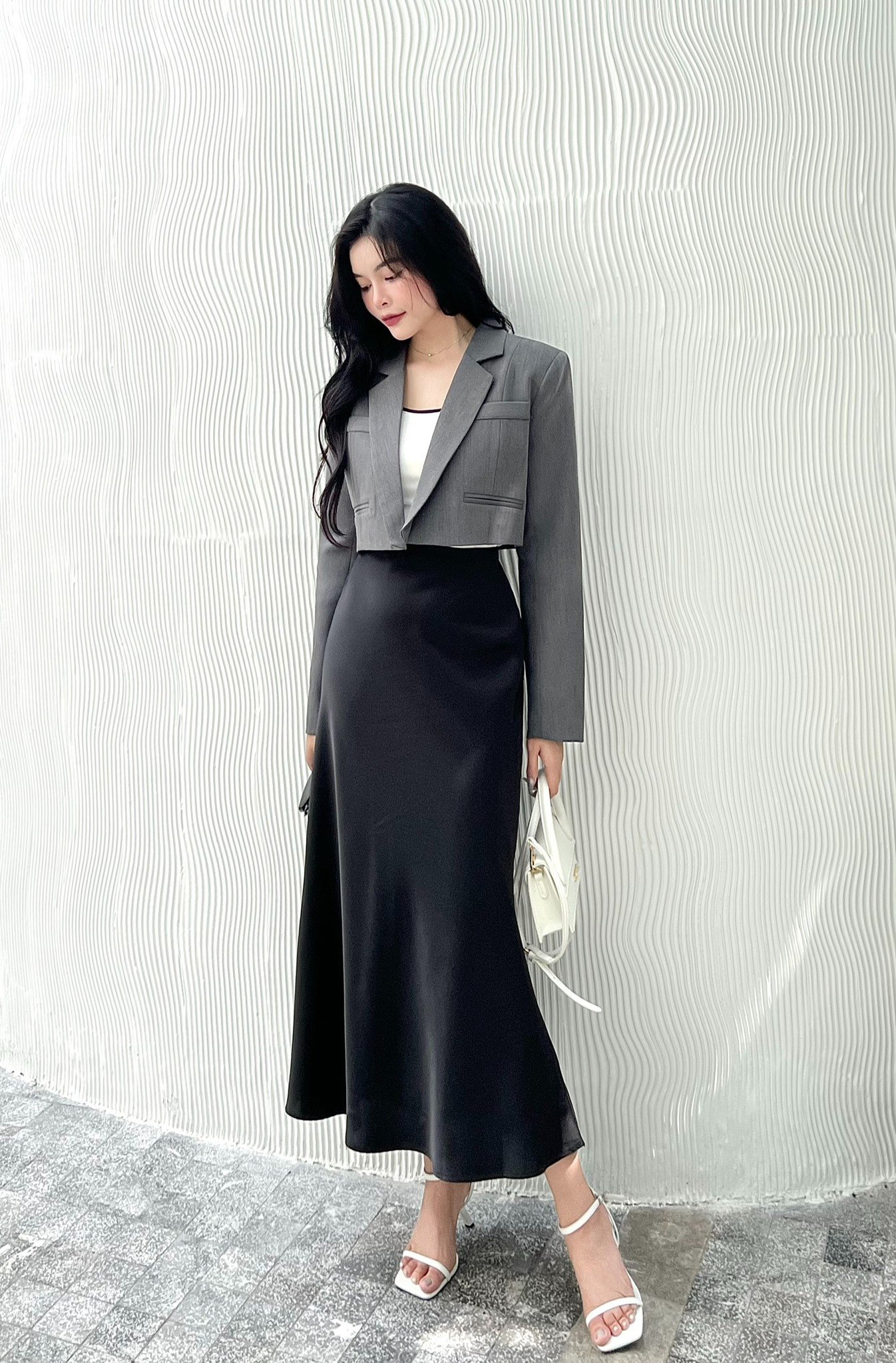 Chân váy lụa dáng chữ A + áo croptop blazer + áo ôm trắng