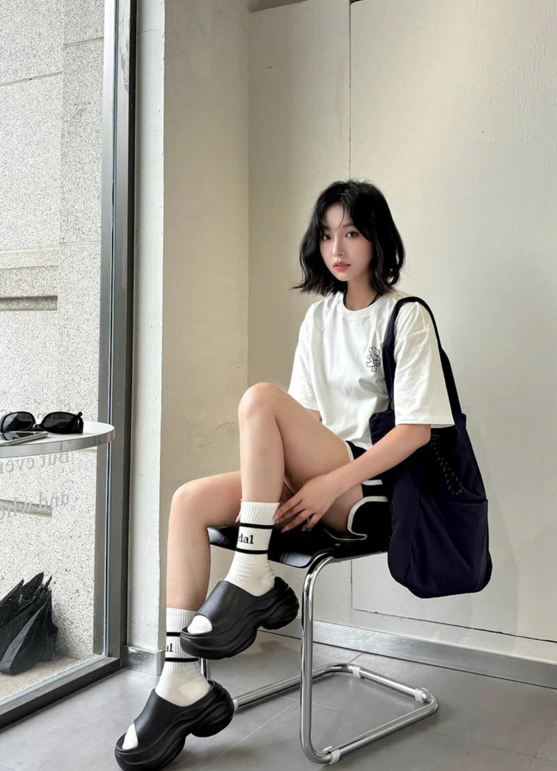 Quần Biker Short + Áo Nỉ Oversize + Vớ Cao Cổ