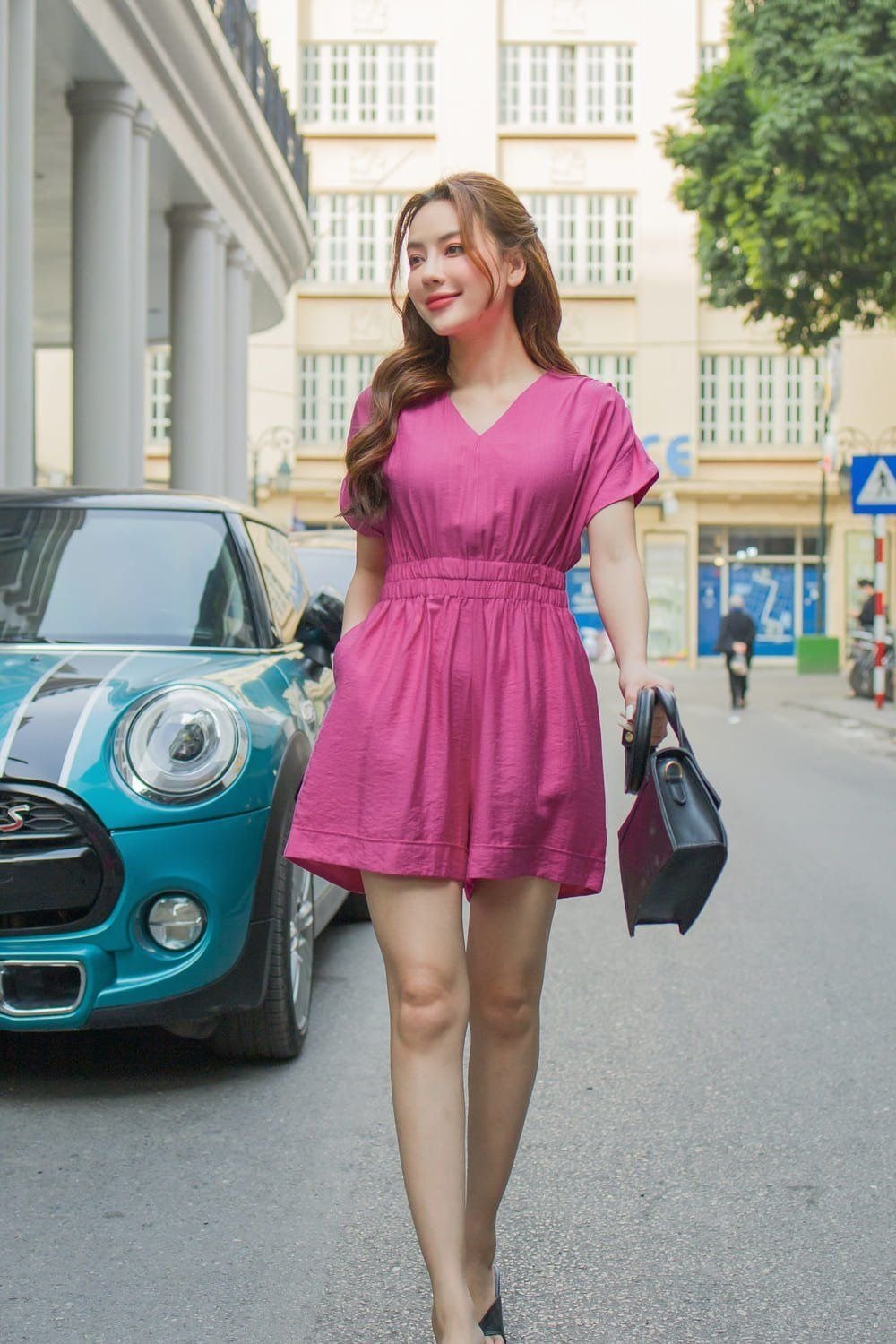 Jumpsuit ngắn hồng cánh sen nữ tính