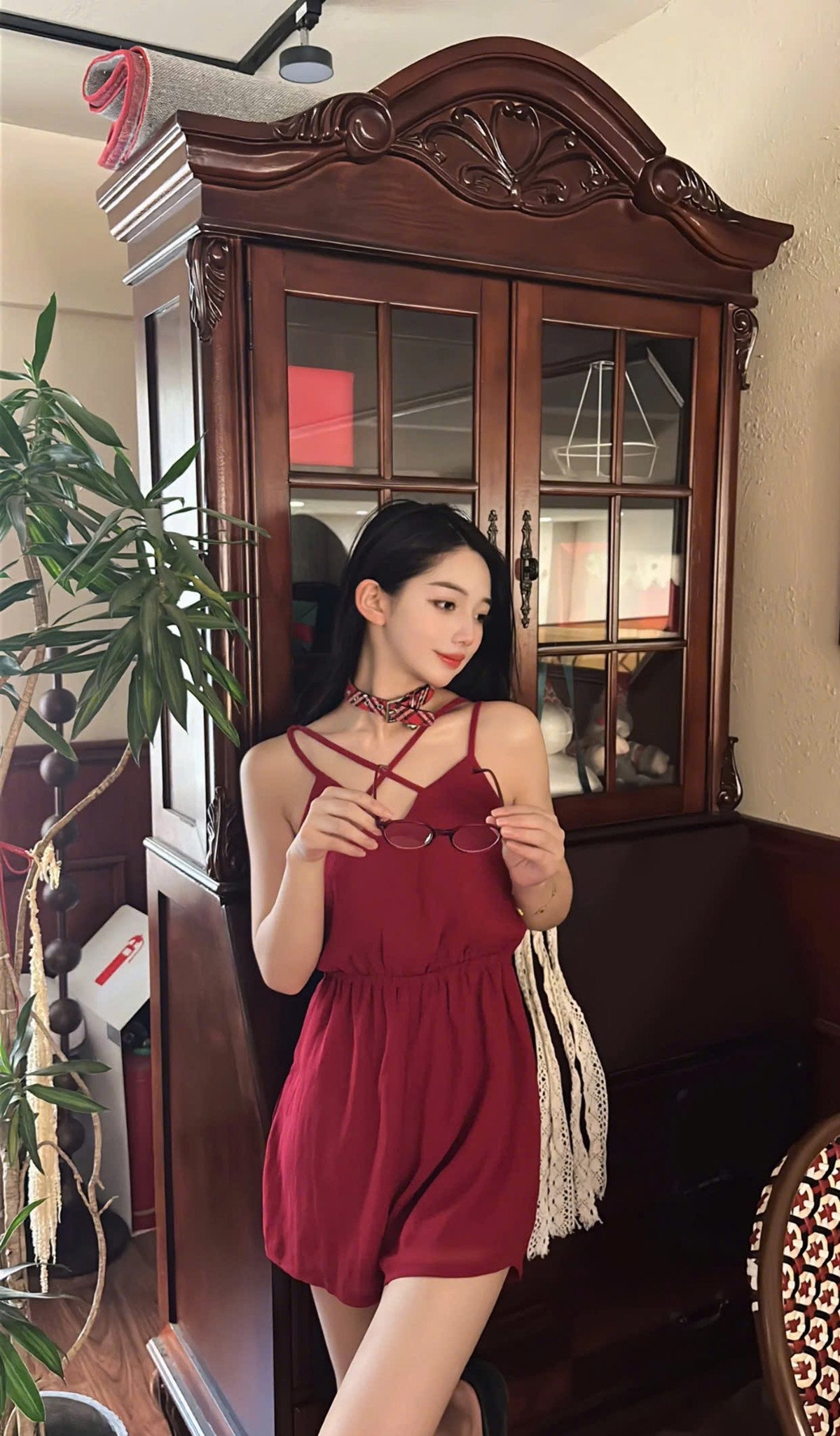 Jumpsuit ngắn đỏ quyến rũ