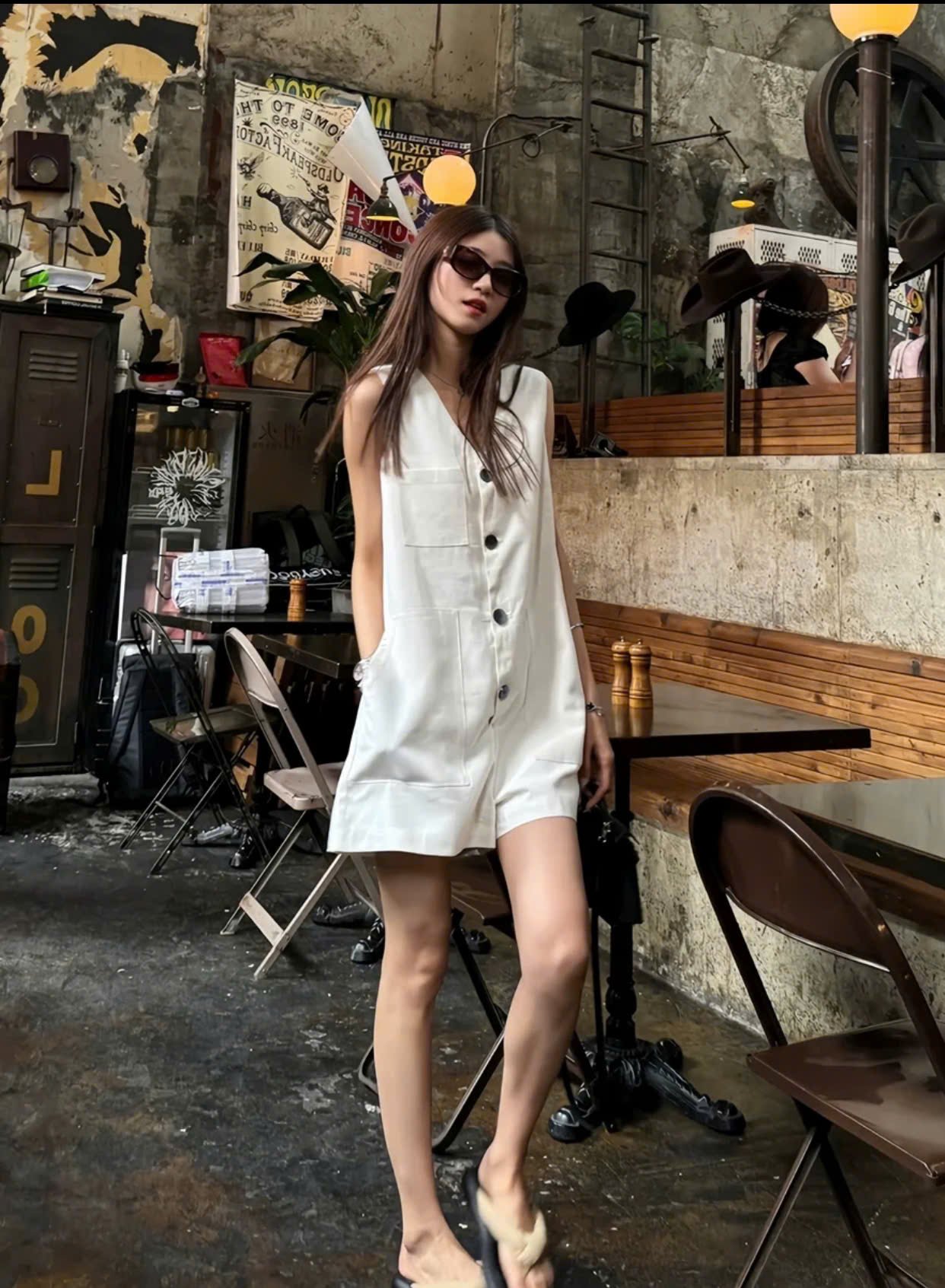 Jumpsuit ngắn trắng tinh khôi thanh lịch