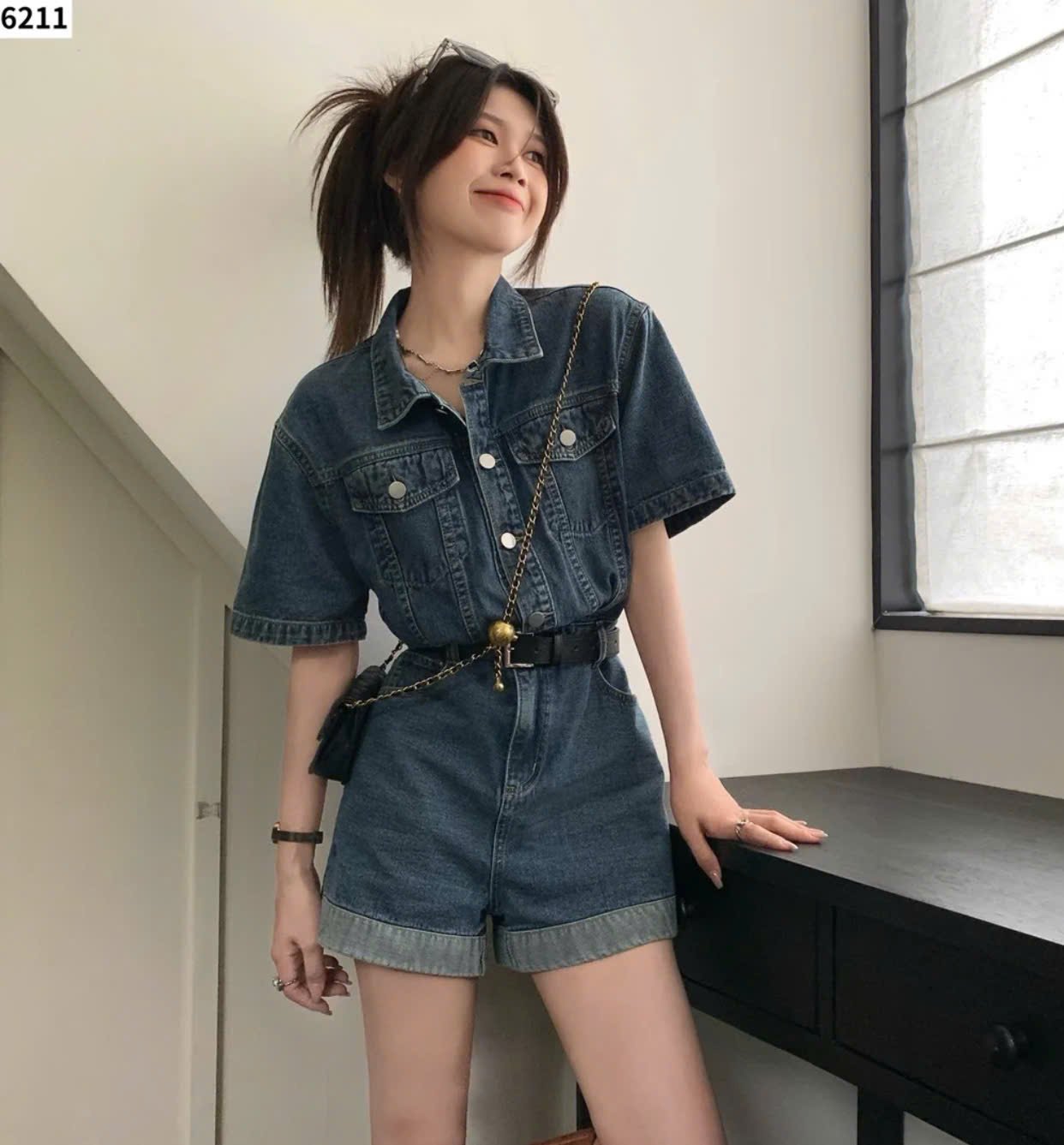 Jumpsuit ngắn denim cá tính