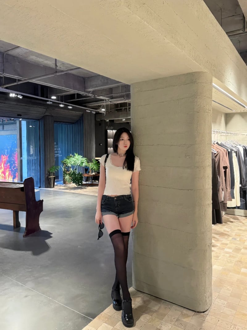 phối đồ với tất đùi