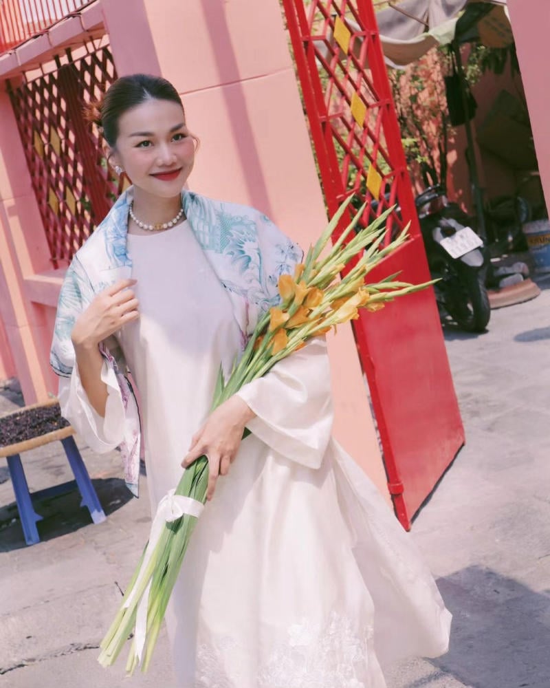Kiểu choàng hờ trên vai