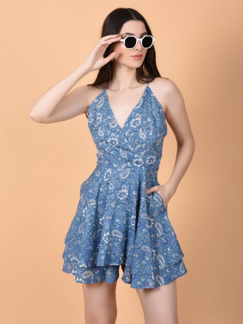 Playsuit hai dây, cổ V và cổ tim