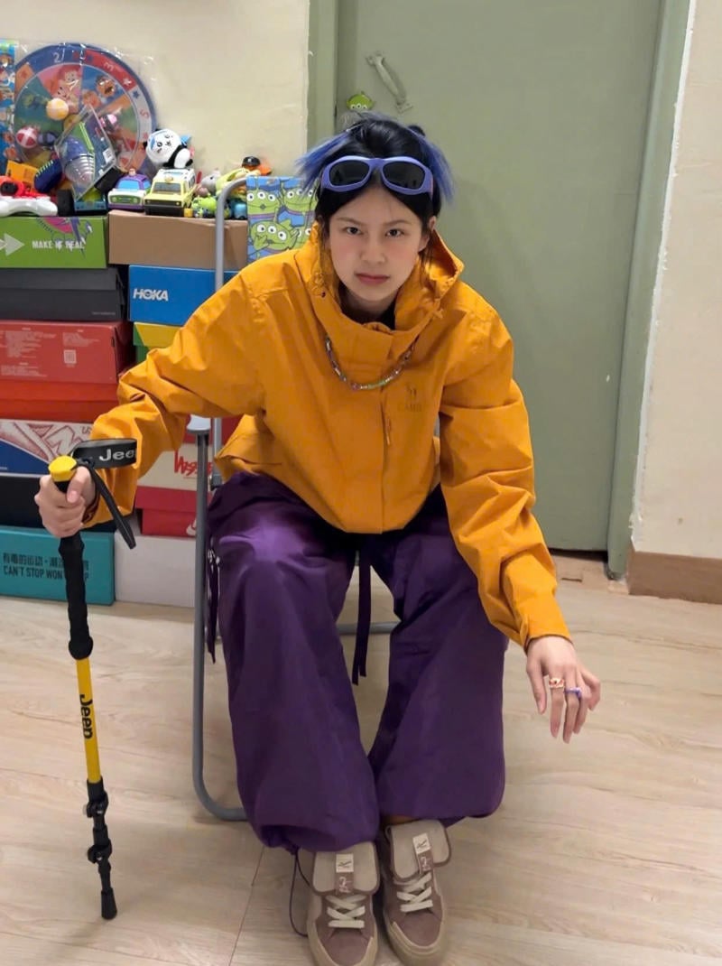 Màu plum phối với Màu vàng