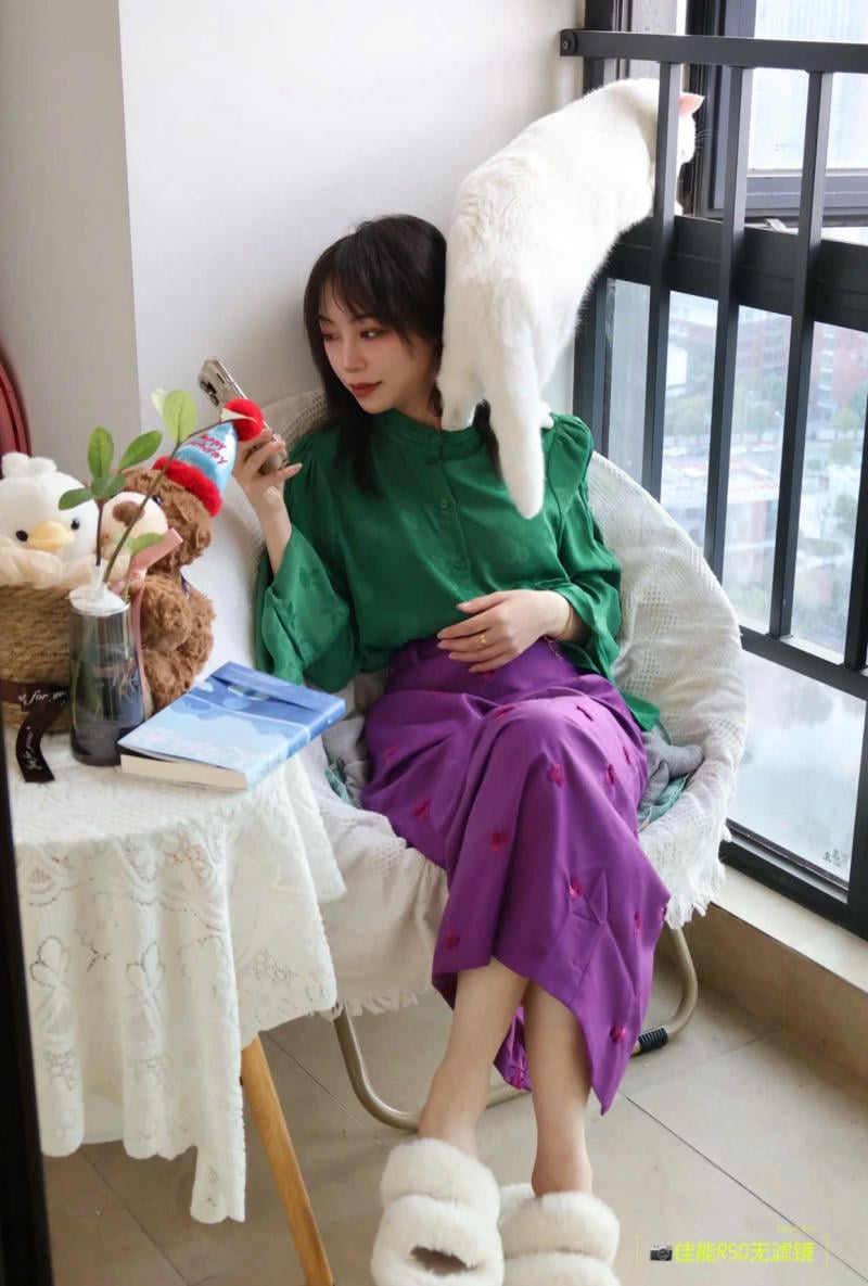 Màu plum phối với Màu xanh lá