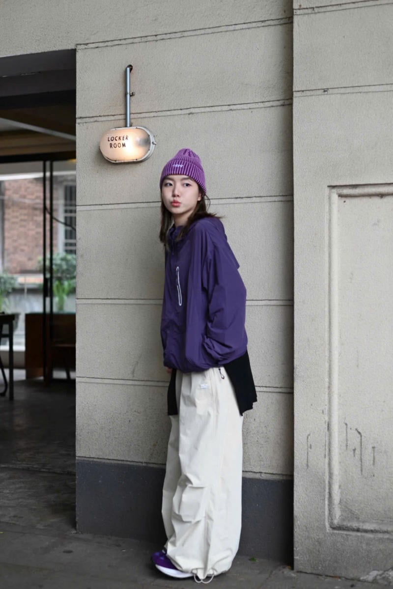 Màu plum phối với Màu trắng